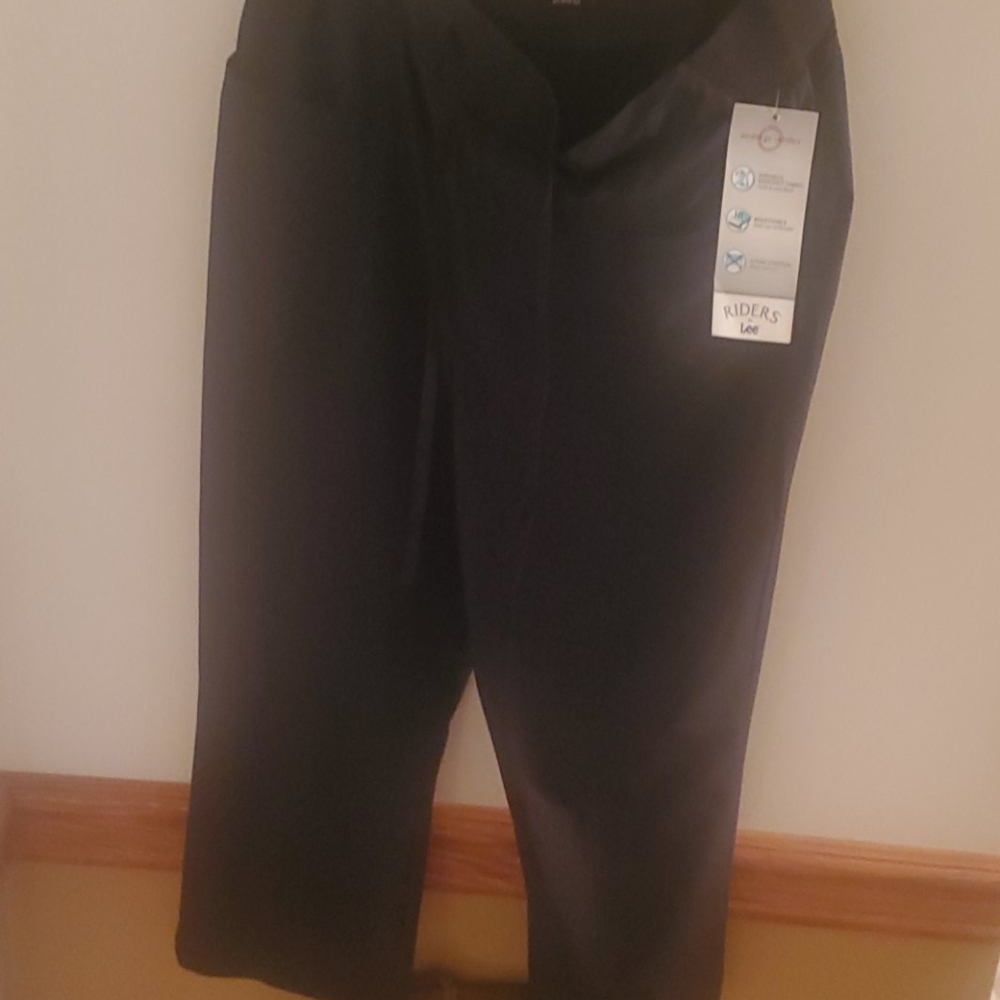 Capri exercise pants